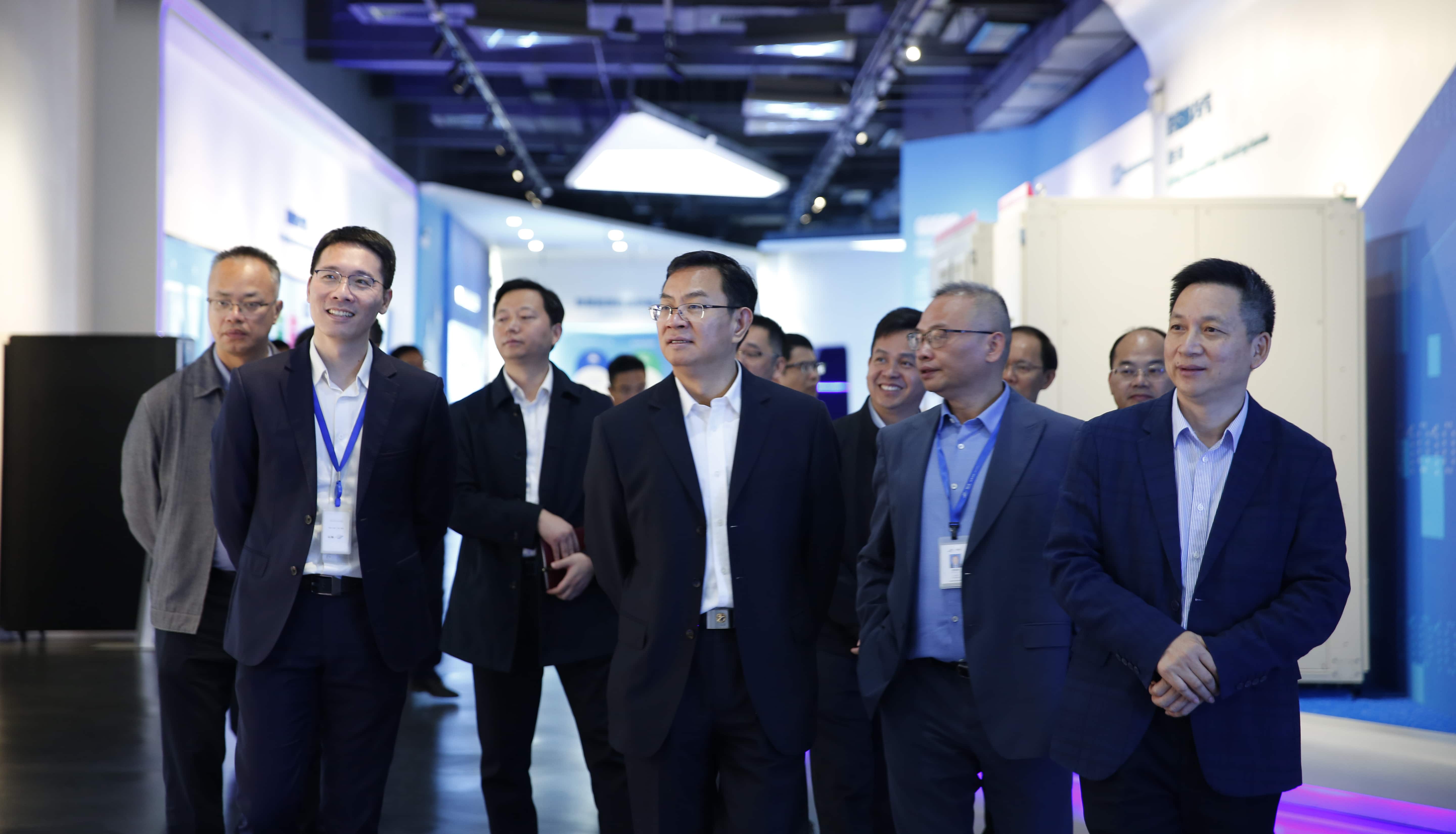 茂名市市长王雄飞率队莅临bifa88官网电气考察，共商产业合作新机遇